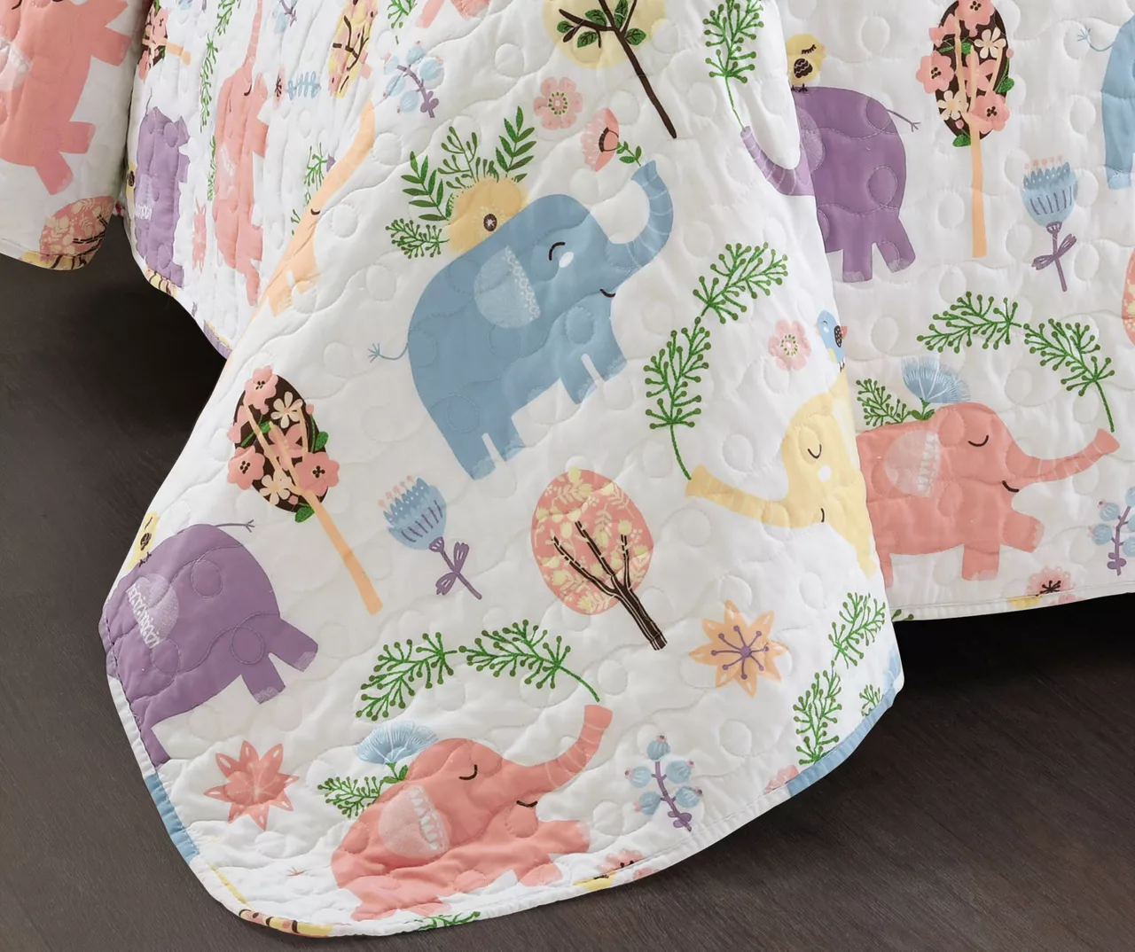 Hygge White & Pastel Elephant Full/Queen 4-Piece Quilt Set 4 Hygge White & Pastel Elephant Full/Queen 4-Piece Quilt Set - Image 4