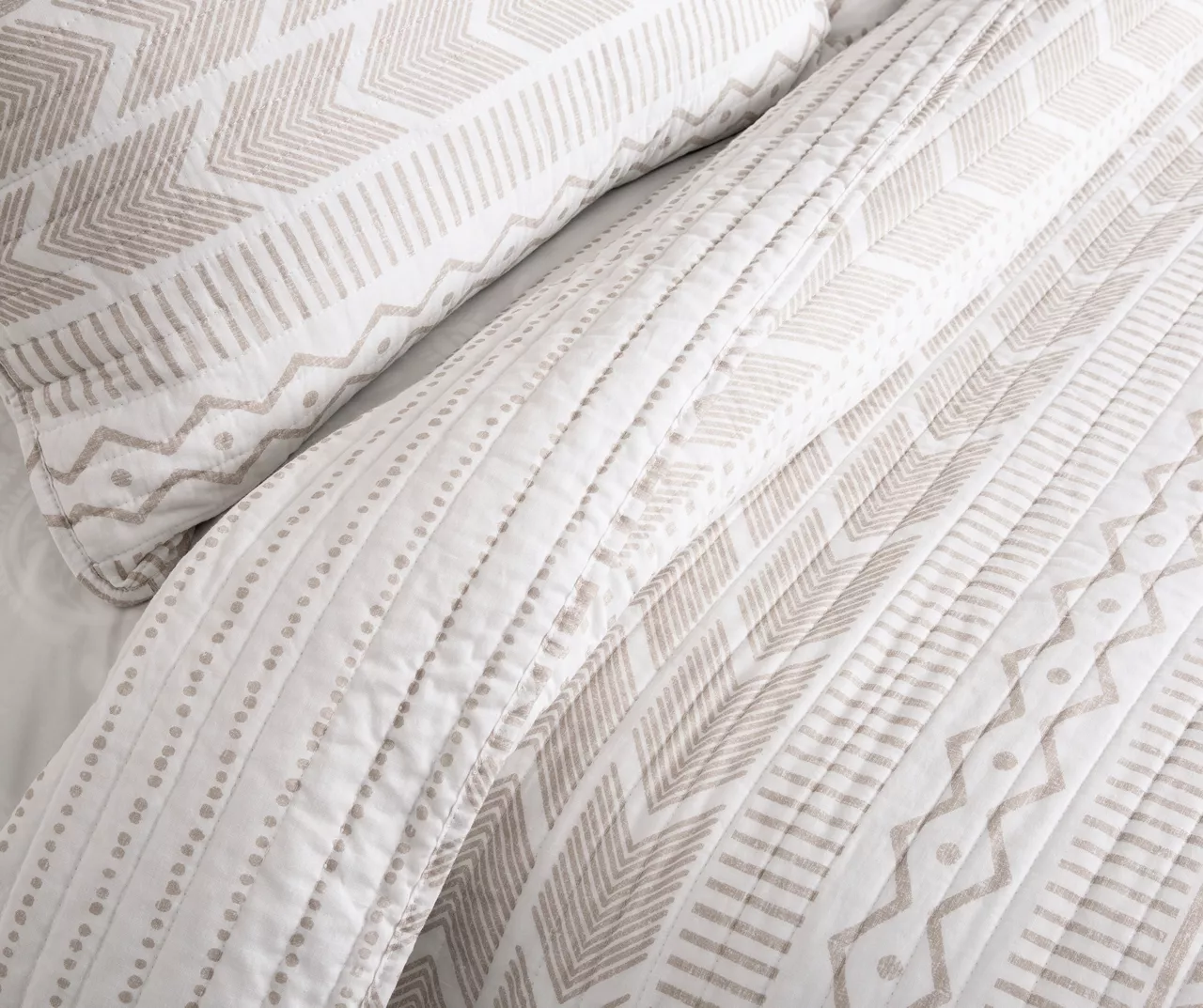 Hygge White & Taupe Geometric Full/Queen 3-Piece Quilt Set 7 Hygge White & Taupe Geometric Full/Queen 3-Piece Quilt Set - Image 7