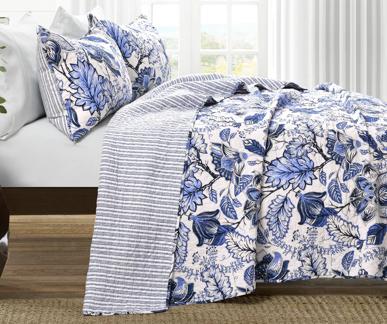 Cynthia Jacobean Floral 3-Piece Quilt Set 1 Cynthia Jacobean Floral 3-Piece Quilt Set