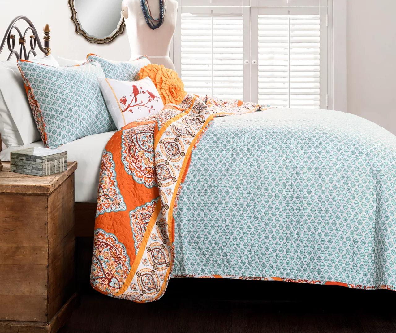 Harley Tangerine & Blue Mandala Arabesque Reversible Full/Queen 5-Piece Quilt Set 6 Harley Tangerine & Blue Mandala Arabesque Reversible Full/Queen 5-Piece Quilt Set - Image 6